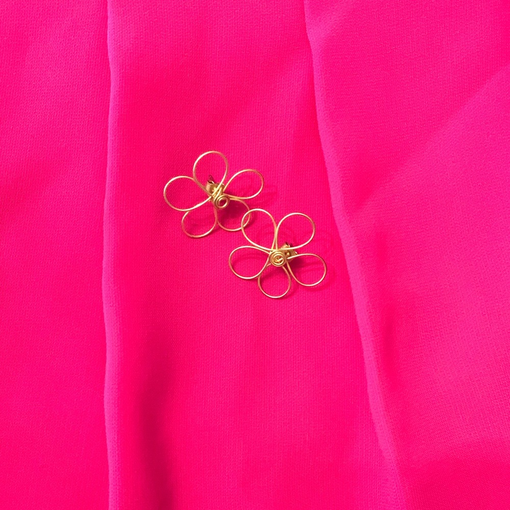 ⭐️ NWOT ⭐️ Anthropologie Gold Wire Flower Earrings